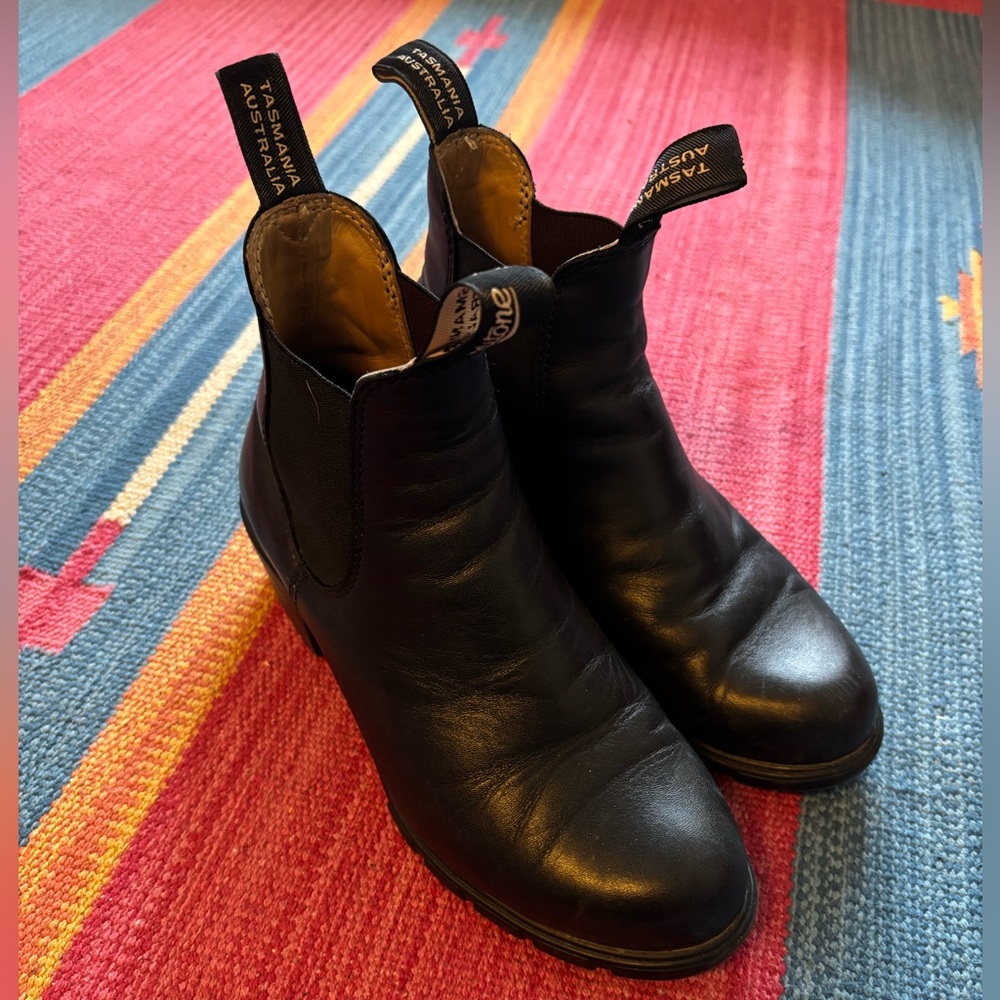 Black Leather Blundstone Heeled Chelsea Boots women’s 7.5